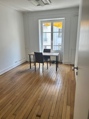 bureau 2e étage 32 FORTUNY.jpg
